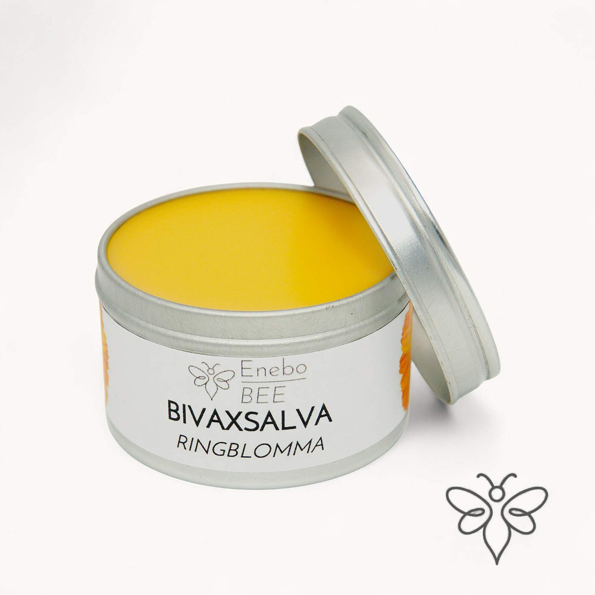 EneboBee bivaxsalva med ringblomma i en öppen rund silverfärgad burk.
