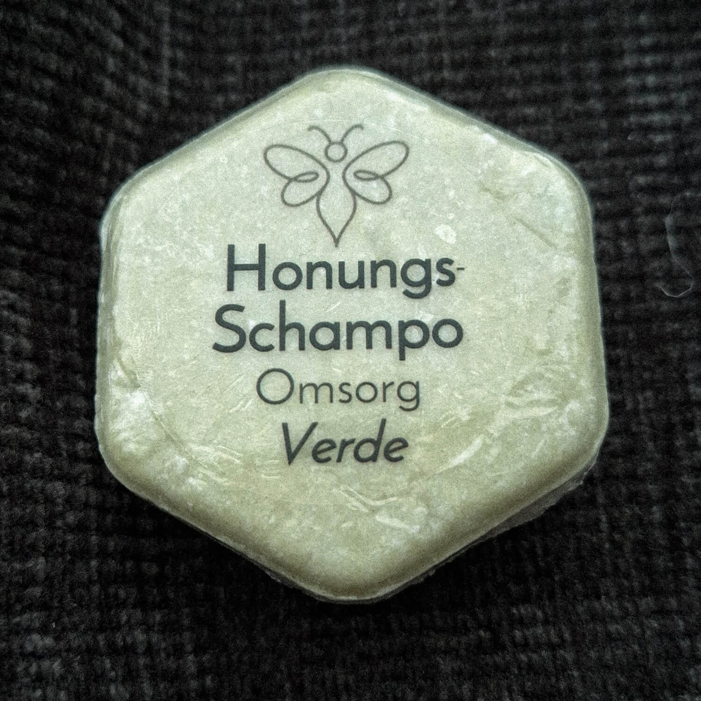 EneboBees HonungsSchampo, Omsorg, med doften Verde i transparent förpackning.