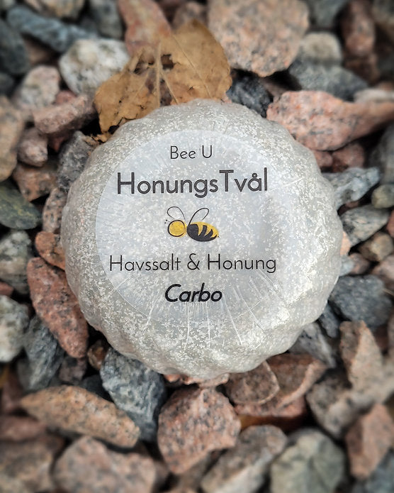 Honungstvål - Havssalt - Carbo, framsida på grusbädd
