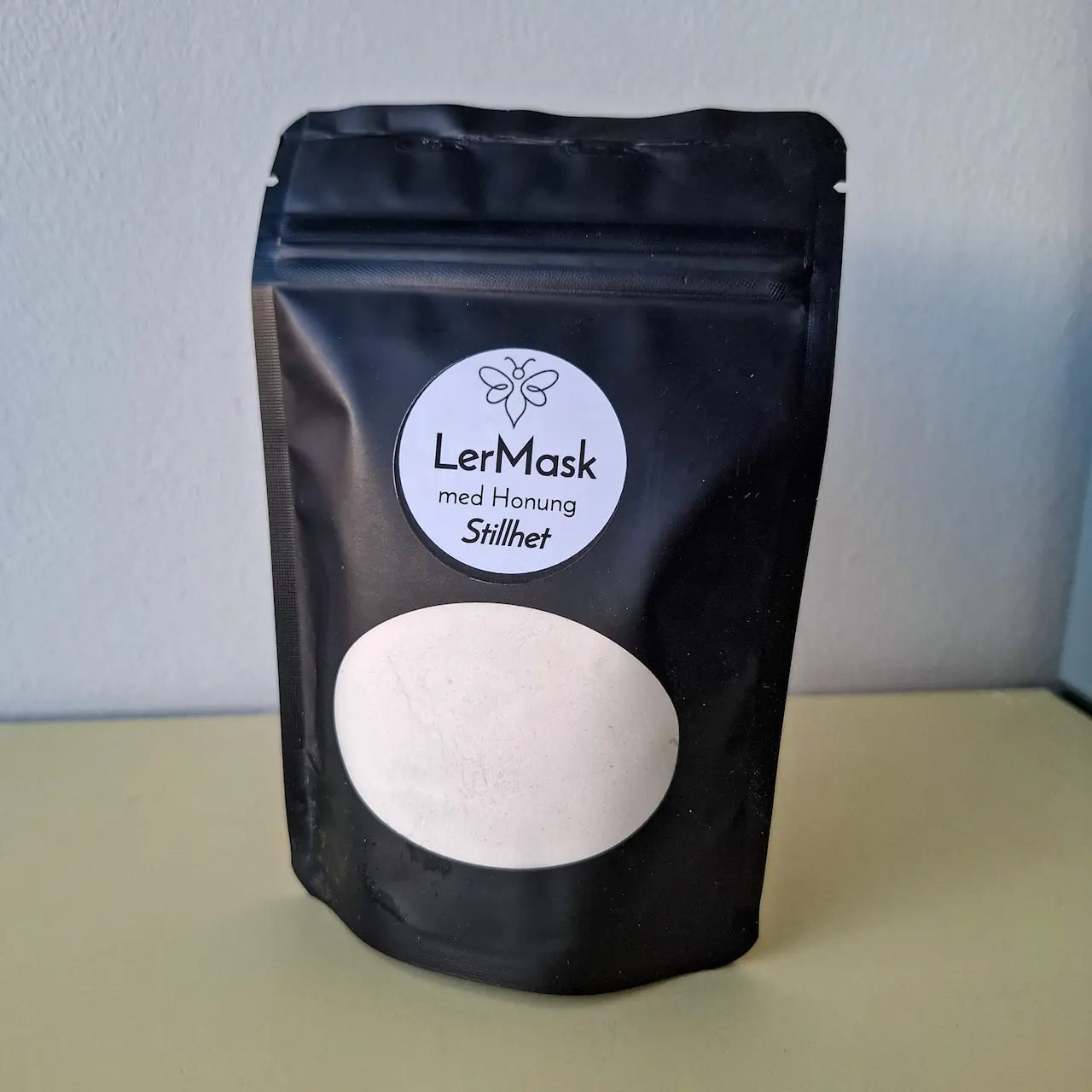 Lermask med honung Stillhet från EneboBee i svart påse