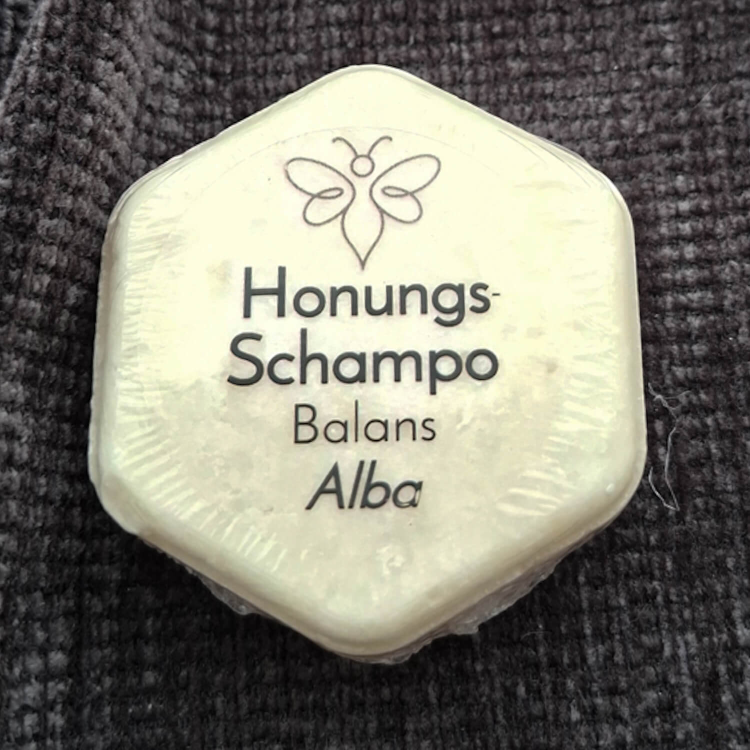 EneboBees HonungsSchampo, Balans, med doften Alba i transparent förpackning.