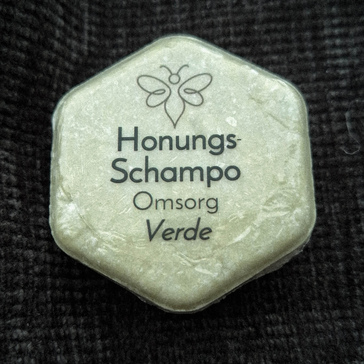 EneboBees HonungsSchampo, Omsorg, med doften Verde i transparent förpackning.