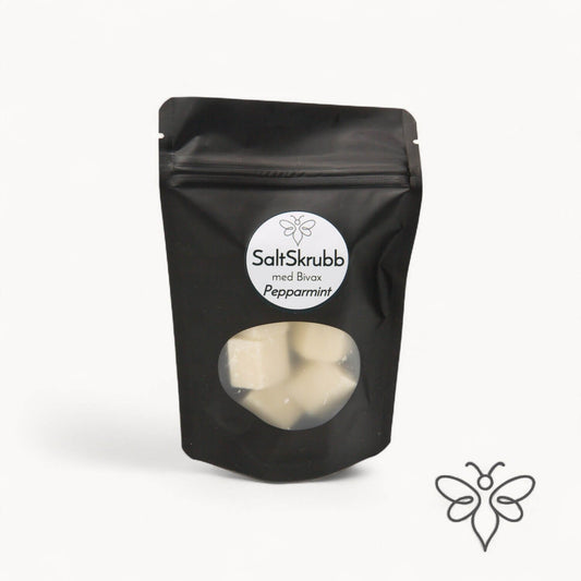 EneboBee saltskrubb med bivax och doften Pepparmint – handgjord kroppsskrubb i svart ståpåse med fönster.