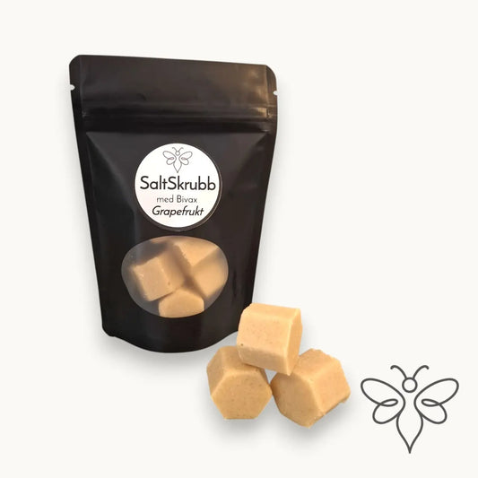 EneboBee saltskrubb med bivax och citrusdoft – handgjord kroppsskrubb i svart ståpåse med fönster.