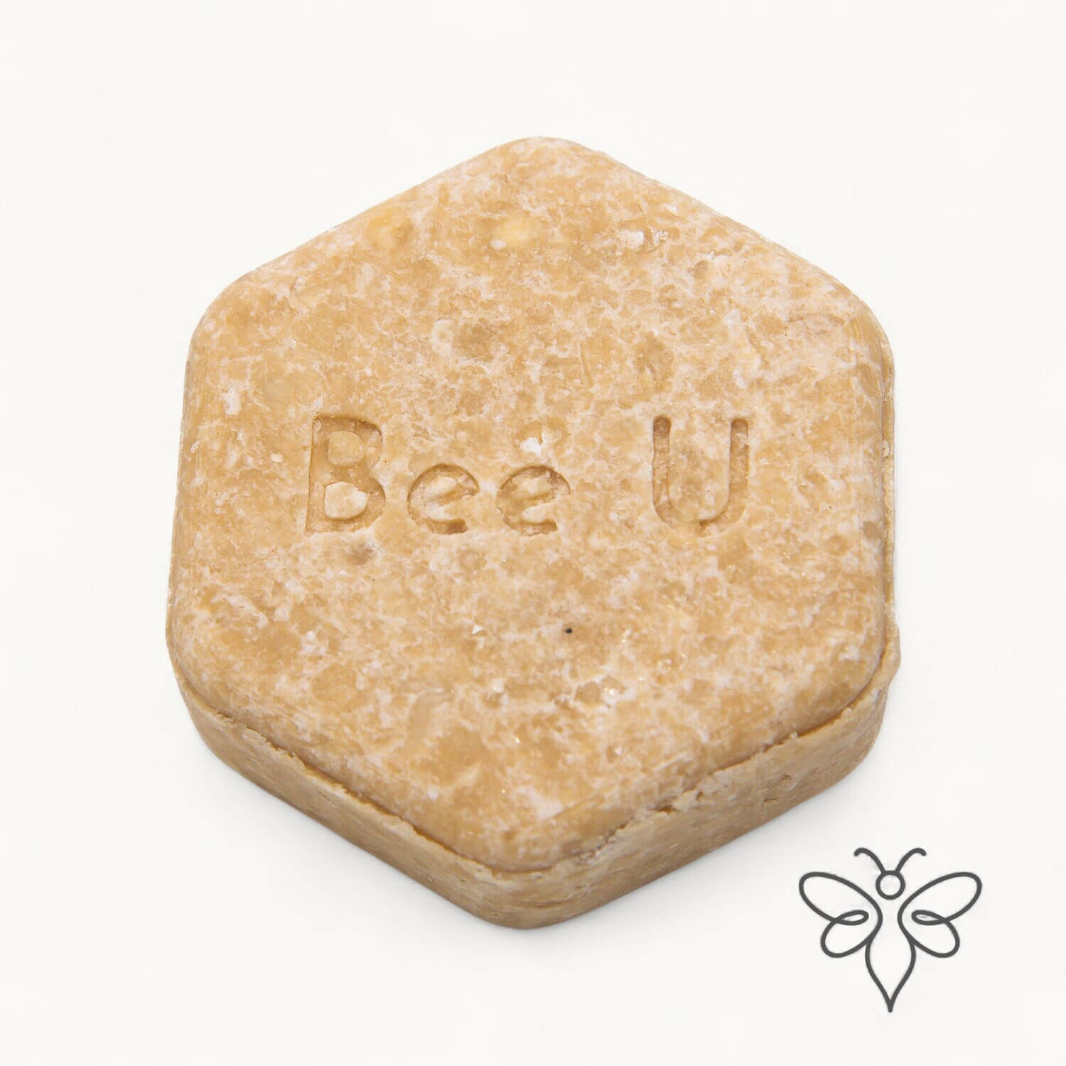 EneboBee schampokaka Balans Lutea, handgjort honungsschampo, en gulmelerad hexagon.