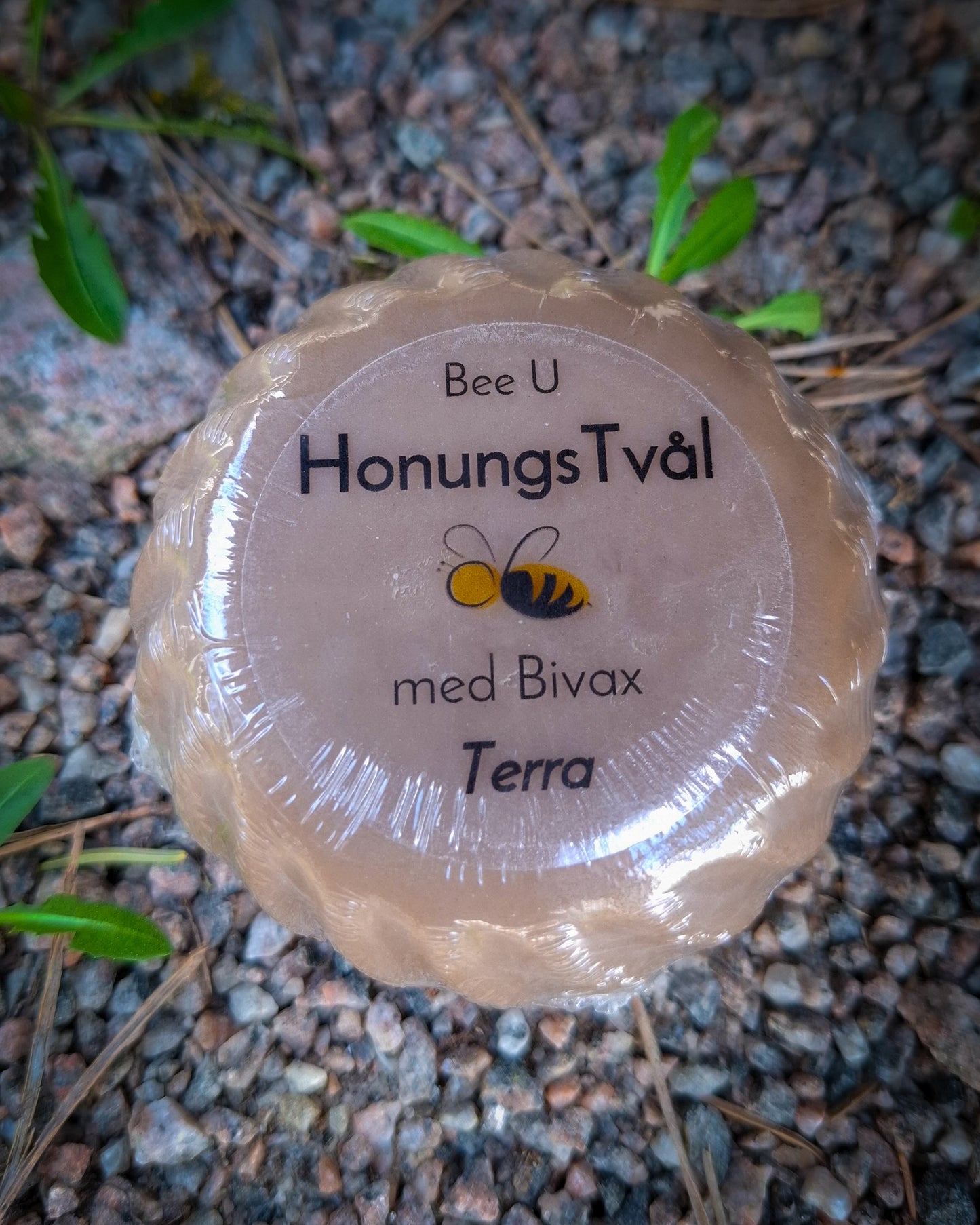 Honungstvål - Bivax - Terra, framsida på grusbädd